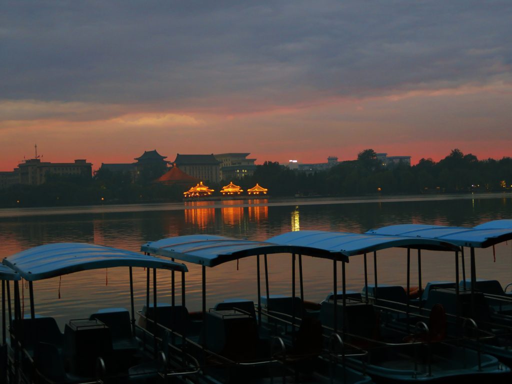 Coucher de soleil sur le parc Behai