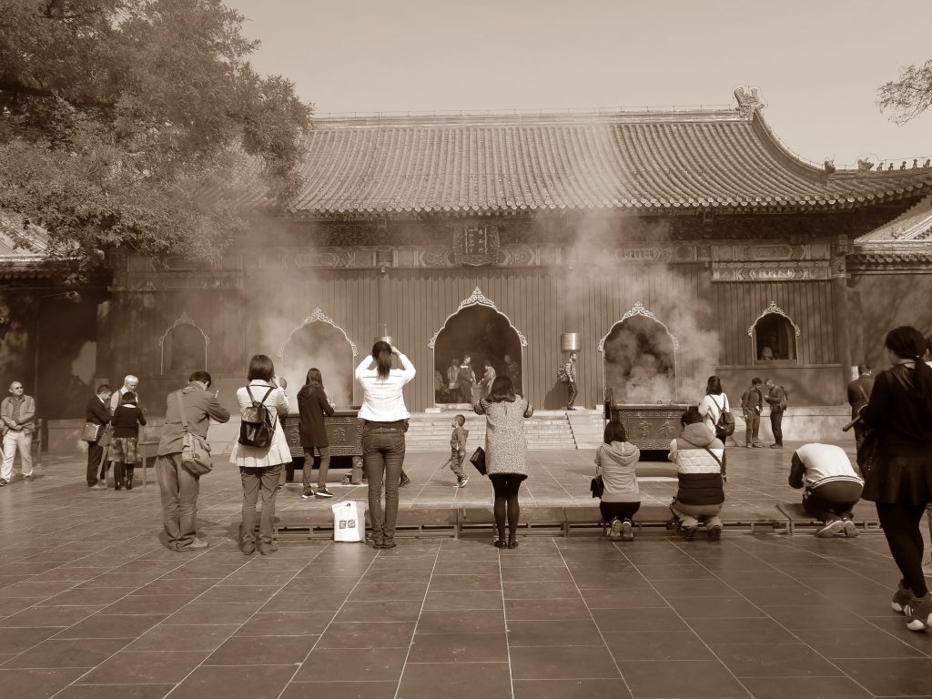 Moment prière au temple des Lamas