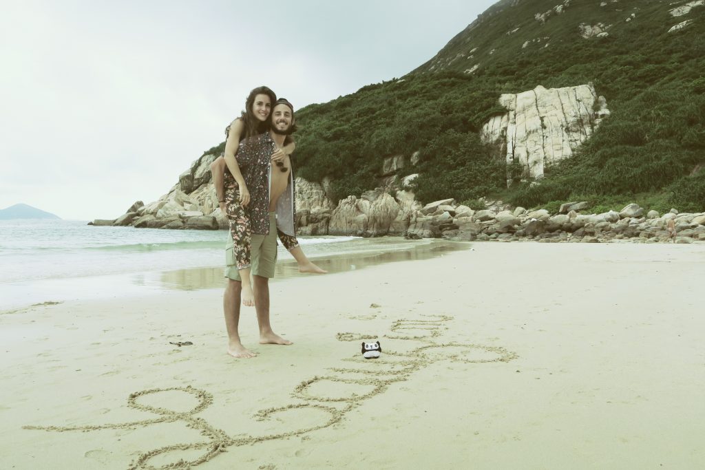 Laura et Zim sur la plage HK